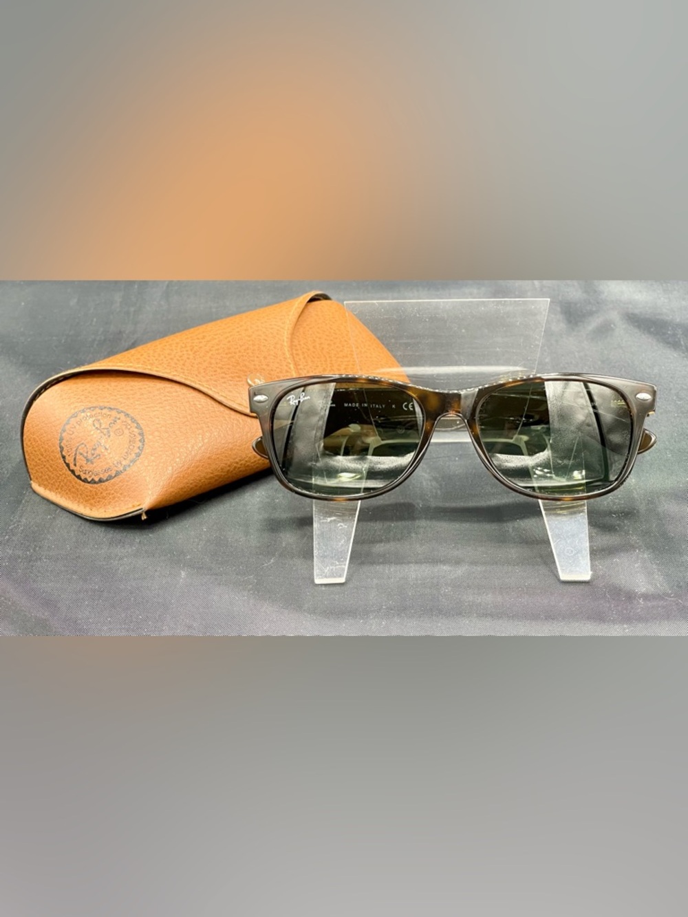 Ray-Ban 2132 Original Wayfarer Classic Tortoise Frame Sunglasses - Size 55-18